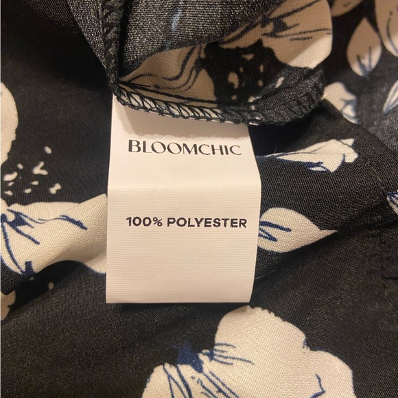 NWT BloomChic Blouse top shirt black white blue floral plus size 18-20 2X - Picture 6 of 6